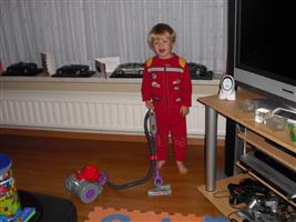 Een nieuwe stofzuiger, net dezelfde als mama. Mijn oude was al versleten, ik poets teveel.